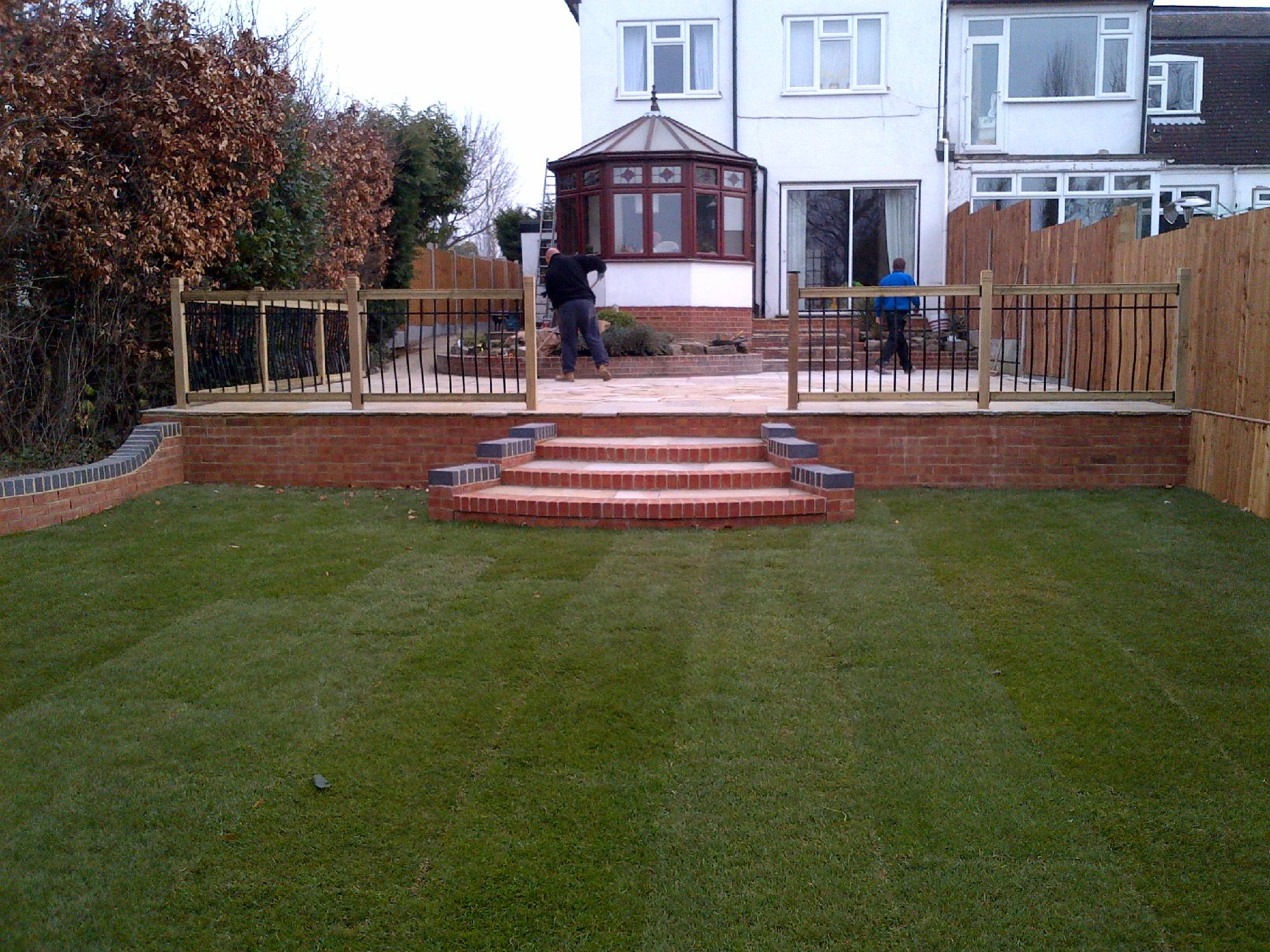 Walls, fences and gates JDG Pavng